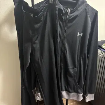 Under Armour 후드 부착 저리 블랙