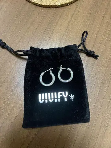 VIIVIFY 실버 후프 귀걸이