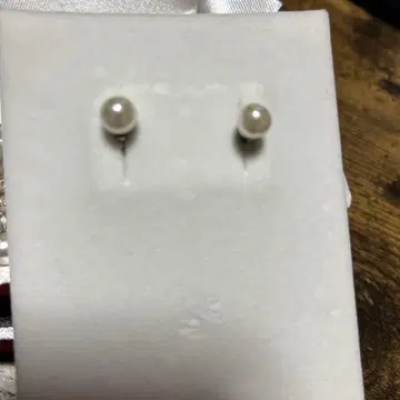 화이트 펄 스터드 귀걸이