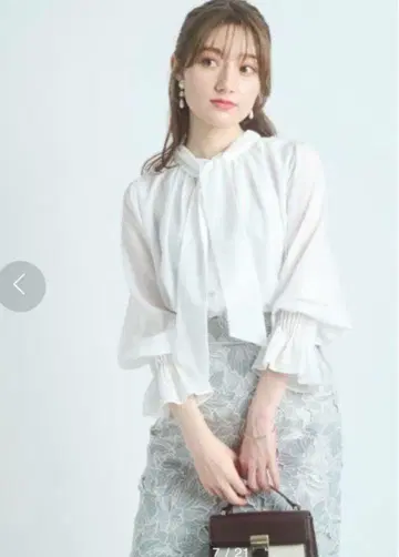 아푸와이저 리셰 쉬폰 블라우스