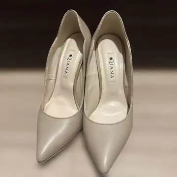다이애나 펌프스
