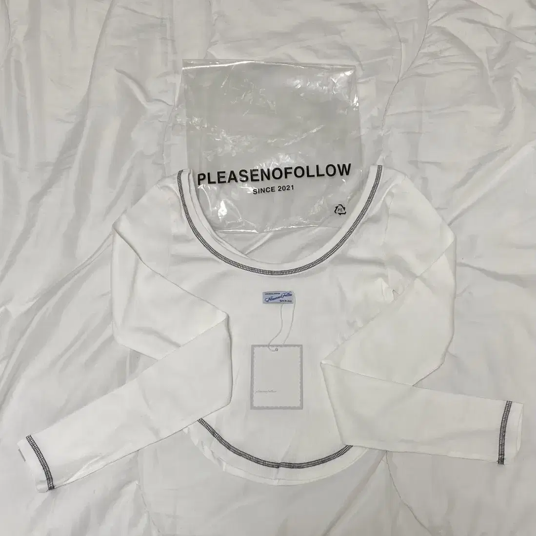 Please No Follow Julie Unbal Patch Top (Khaki) #플노팔