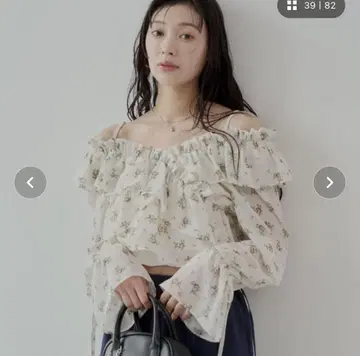 Chico 꽃무늬 오프숄더 블라우스