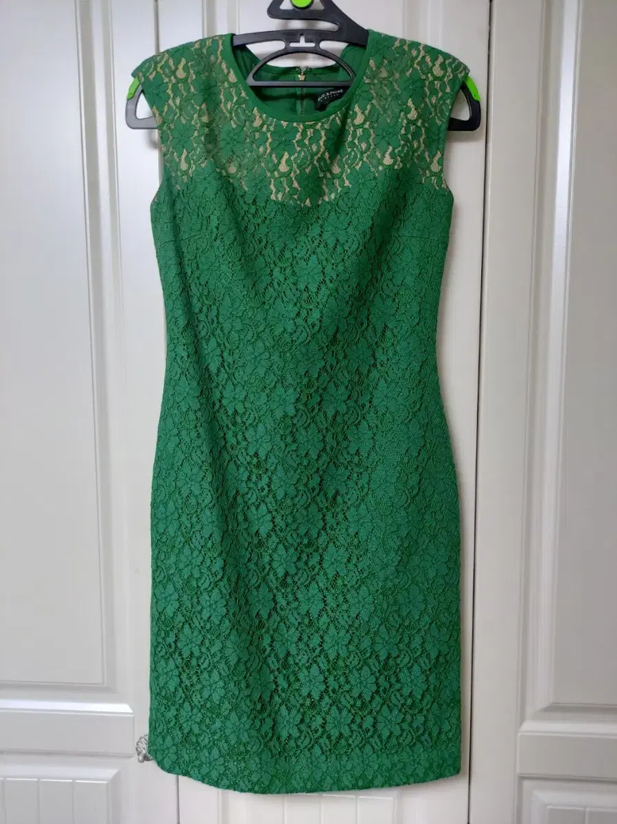 Mojo.s.phine Green Lay Min Sleeveless Onepiece 55