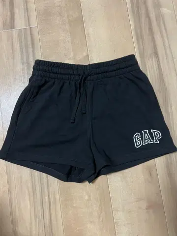 GAP 블랙 숏 팬츠