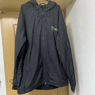 Monster Energy 블랙 마운틴 후드티