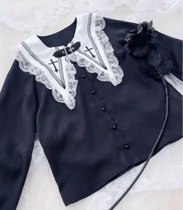마즈 벨트 크로스 자수 블라우스 화이트