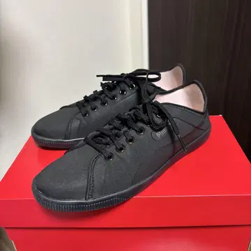 푸마 블랙 스니커즈
