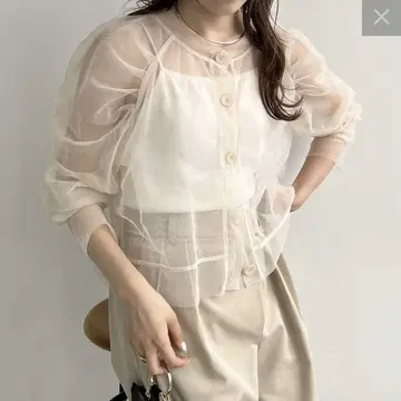 CAPRICIEUX LE'MAG 레마쥬 튤 퍼프 셔츠 베이지