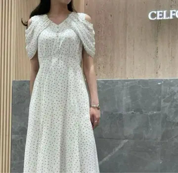 셀포드 새틴 드레이프 슬리브 도트 화이트 롱 원피스