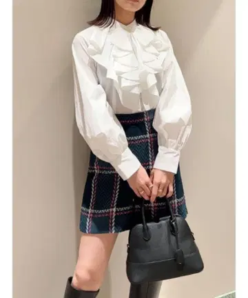 SNIDEL 프릴 볼륨 블라우스 화이트