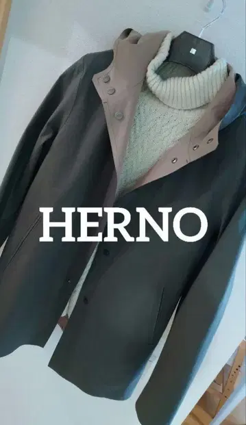 HERNO 미사용에 가까운 리버서블 코트 정가 15만 엔 상당