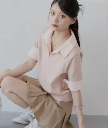 chico 자수 카라 부착 폴로 니트