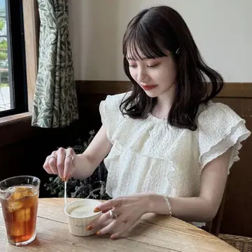 hinari 히나리 셔링 프릴 블라우스 아이보리 미사용 새상품