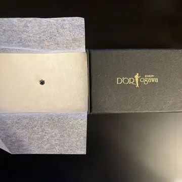 DOR'OGAWA 블랙 한쪽 귀용 블랙 다이아 귀걸이