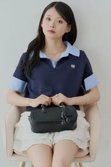치코 자수 카라 부착 폴로 니트