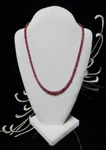 부드러운 색감의 루비, 18K 금장 장식의 세미 앤티크!