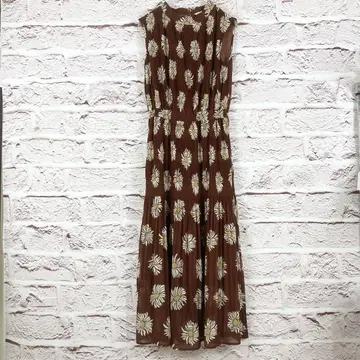 r26 MOUSSY 꽃무늬 슬리브리스 롱 원피스