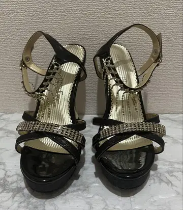 블랙 샌들 펌프스 하이힐