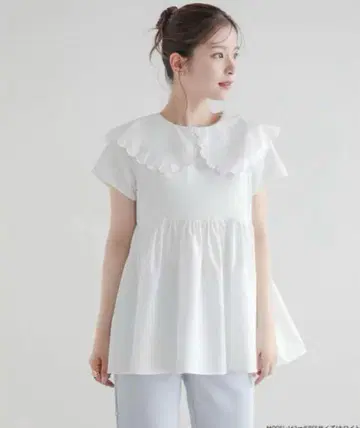 fitmore 핏모어 스캘럽 칼라 페플럼 블라우스 화이트 반팔 셔츠