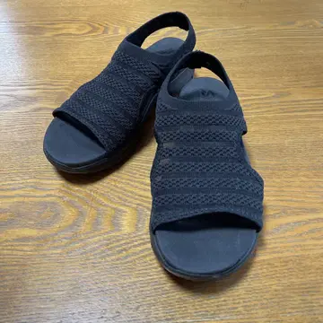 Skechers Yoga Foam 블랙 샌들