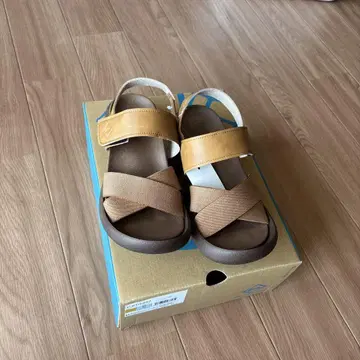 브라운 크로스 스트랩 샌들 S 사이즈