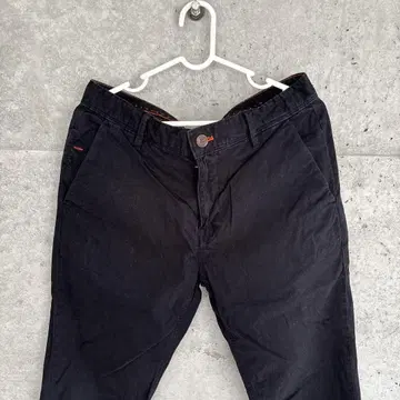 HUGO BOSS 슬림 핏 블랙 치노 팬츠