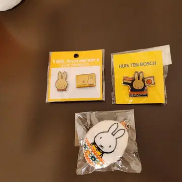 HUIS TEN BOSCH 15주년 기념 핀 배지 & 키링 세트