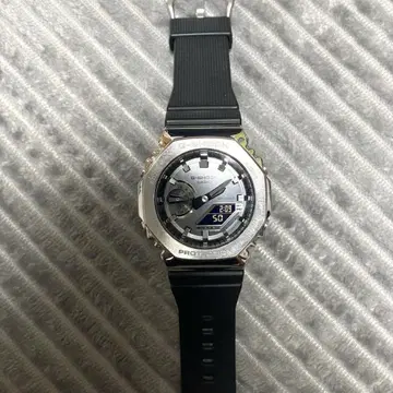 CASIO G-SHOCK GM-2100 메탈 커버드 블랙/실버