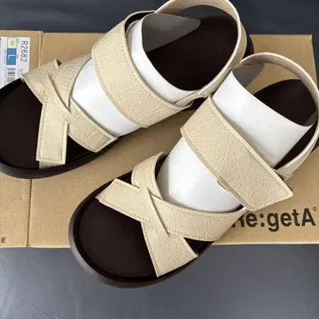 Re:getA 베이지 크로스 스트랩 샌들