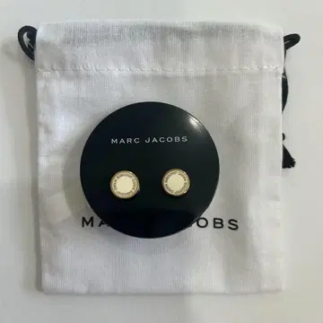 마크제이콥스 Logo Disc Enamel Studs 귀걸이