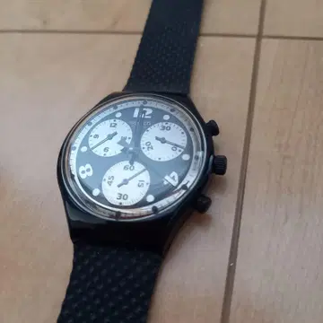 Swatch 블랙 크로노그래프 시계