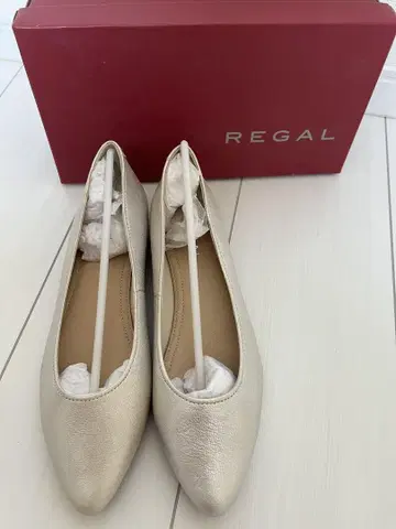 새상품 REGAL 실버 플랫 슈즈