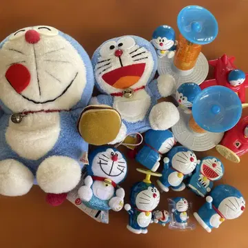 도라에몽 봉제 인형과 피규어 세트
