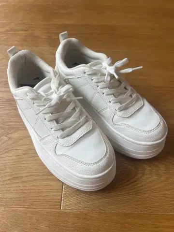 새상품급! 자라 통굽 스니커즈 사이즈 37 24cm