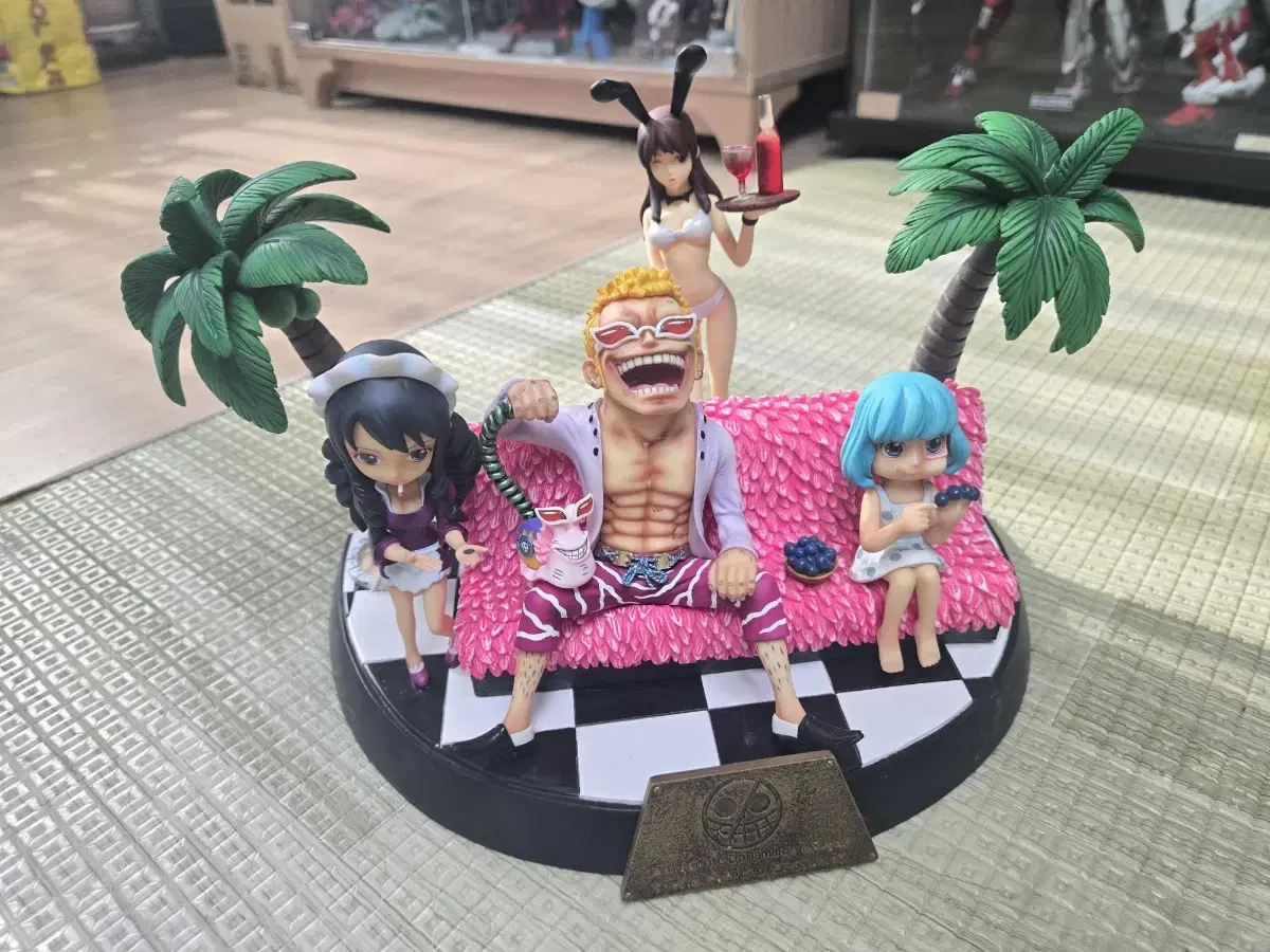 PT Studio Doflamingo Suga Resin, including shipping, for 200,000.