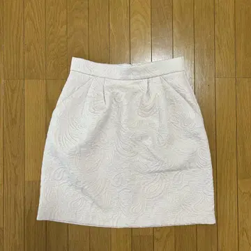 H&M 옅은 핑크 엠보싱 가공 타이트 스커트