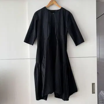 ZUCCa 플리츠 절개 원피스 변형 입체 A 라인 주카