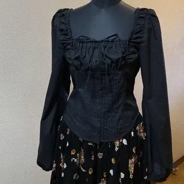 MOUSSY 블랙 상의 핀턱 고스로리풍 긴팔 블라우스