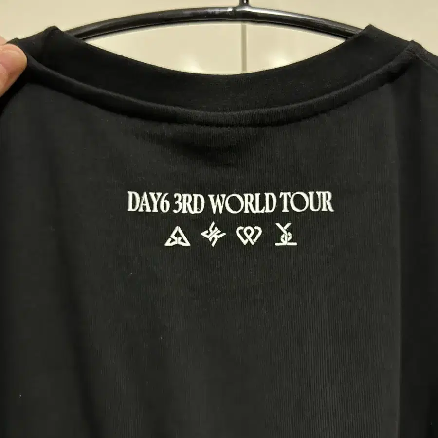 Day6 FOREVER YOUNG グレー Tシャツ Mサイズ T-SHIRT【M】 / DAY6『3RD WORLD TOUR ＜FOREVER YOUNG