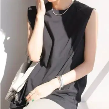 CLANE POWER SHOULDER TOPS 새상품급