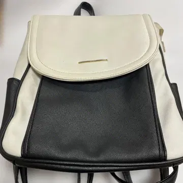 화이트와 네이비색 백팩 28 가로 30 cm 새상품급