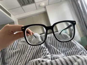 블랙 사각 안경 메탈 악센트