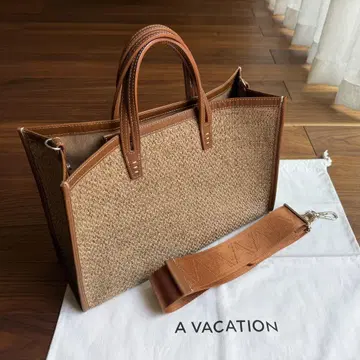 A VACATION BREAD M 카멜 토트백