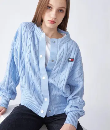 TOMMY JEANS 배지 케이블 가디건