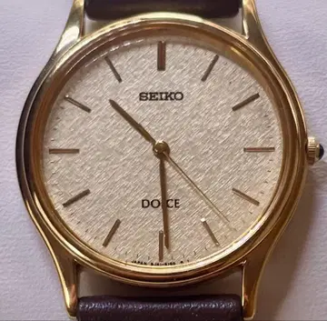새상품급 SEIKO DOCE 골드 아날로그 시계