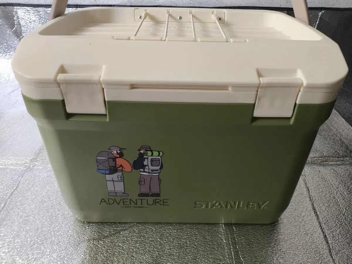 Stanley X Jeon Hwang-il Adventure Ice Box 15L Unused New Product