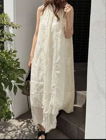 아이보리 자수 슬리브리스 원피스