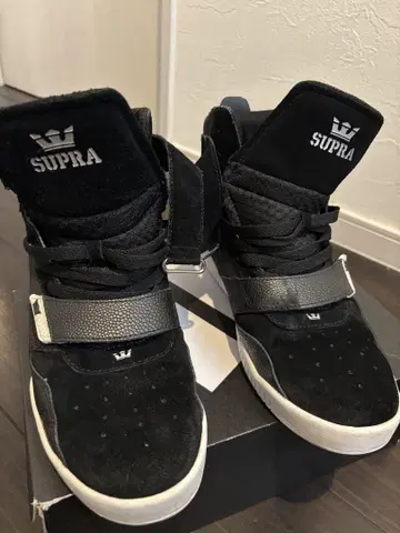 SUPRA 하이컷 스니커즈 블랙