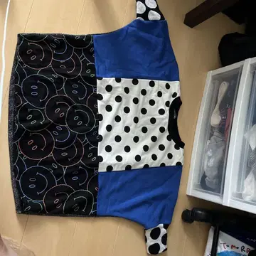 멀티 컬러 도트 무늬 반팔 티셔츠